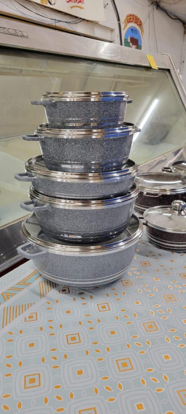 Cookware set (Pots)